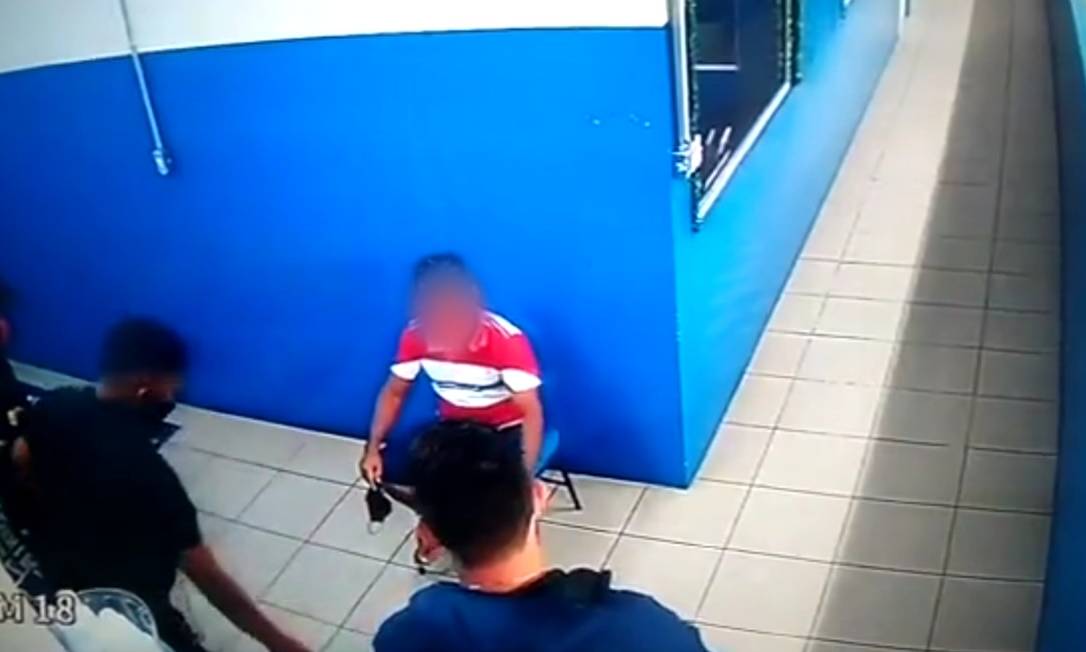 Homem é mantido algemado e torturado em supermercado por suspeita de furto no Maranhão