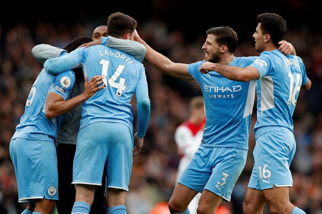 Jogadores do City comemoram um dos gols na vitória sobre o Arsenal