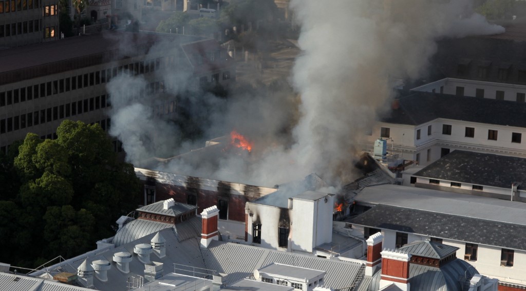 Incêndio no parlamento sul-africano