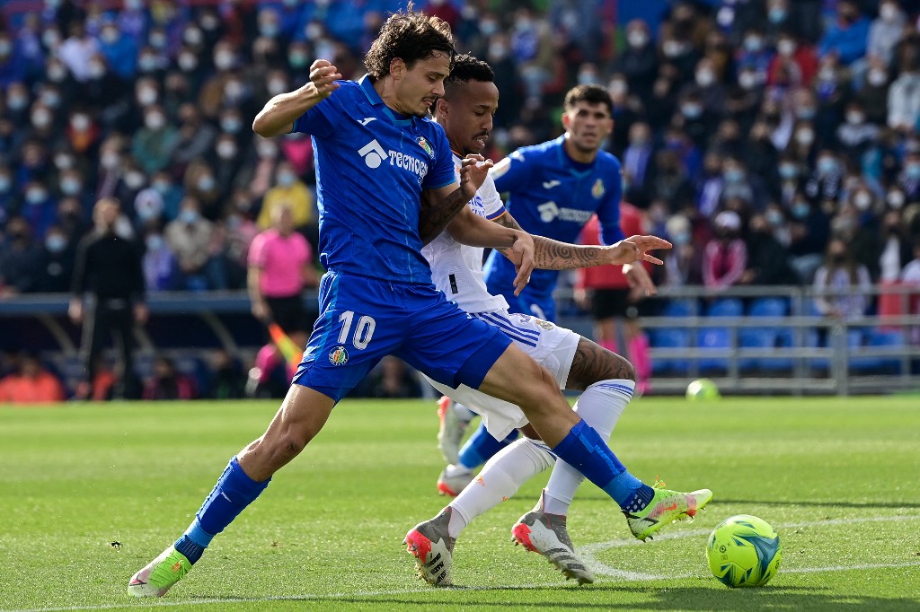 Militão em ação contra o Getafe