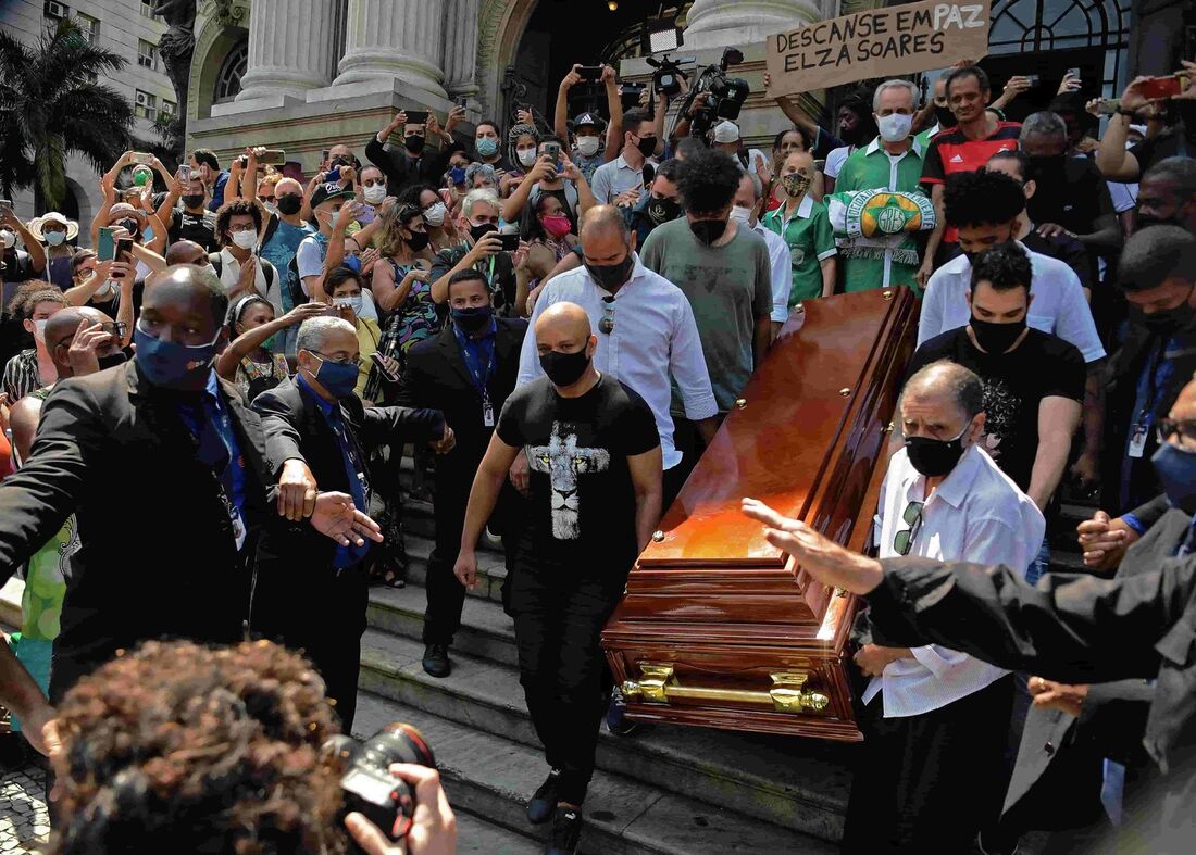 Enterro de Elza Soares no Theatro Municipal do Rio de Janeiro