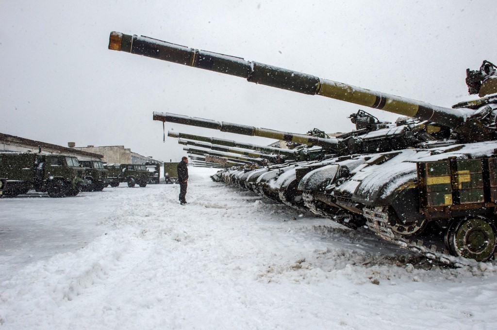 Tanques russos chegaram às portas de Kiev nesta quinta-feira (10)