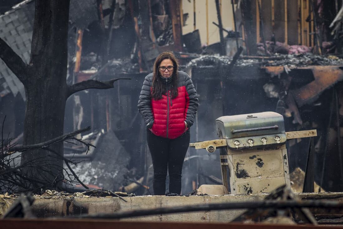 Neve apaga incêndios que devastaram o Colorado