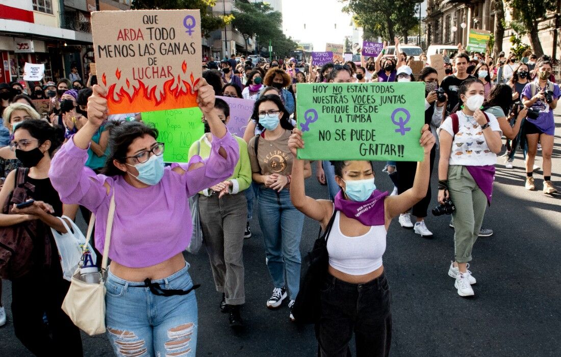 Centenas de mulheres protestam na Costa Rica após agressão sexual contra turista