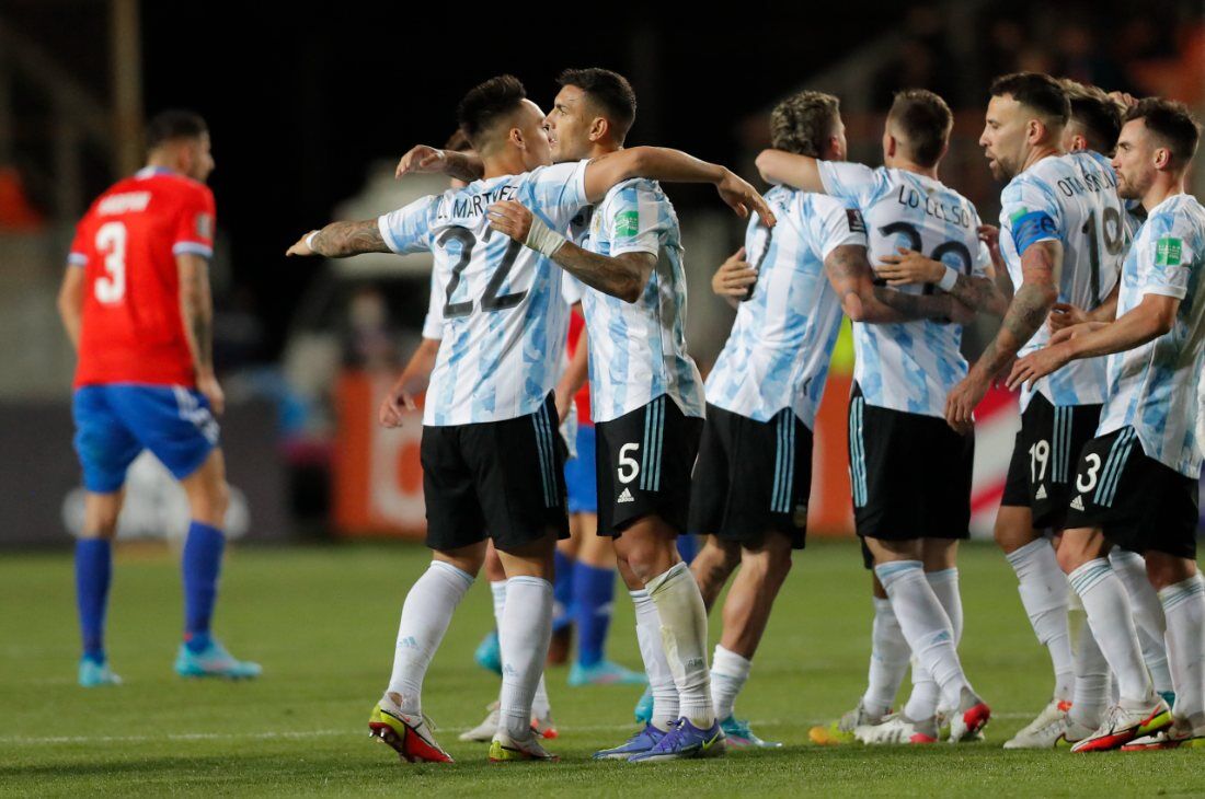 Argentina vence (2-1) e deixa o Chile mais longe da Copa do Mundo