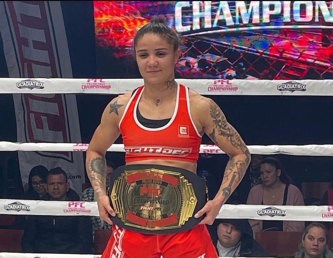 Istela Nunes no campeonato Luta de Travesseiros, nos EUA
