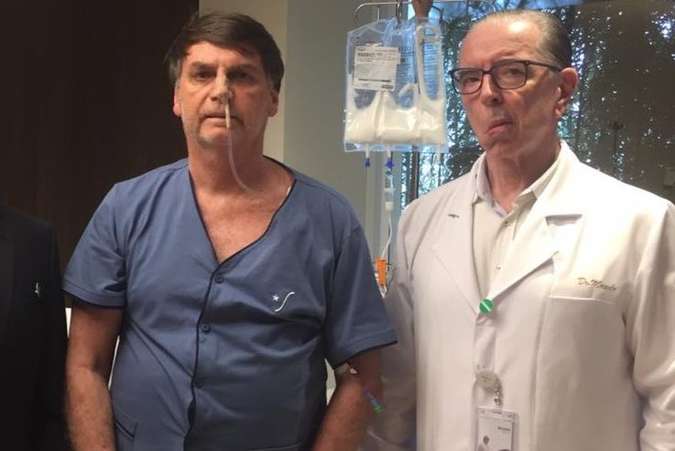 Bolsonaro ao lado do médico Antônio Luiz de Vasconcellos Macedo