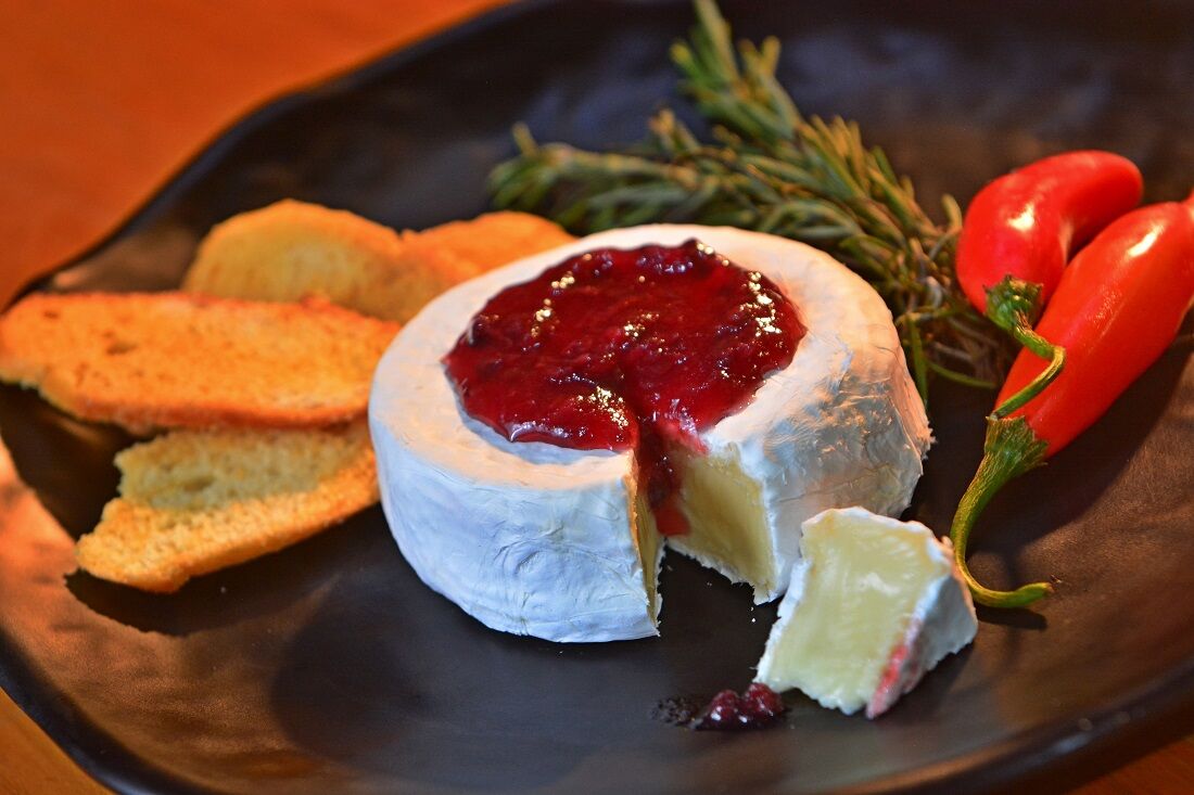 Queijo brie com geleia (Campo da Serra)