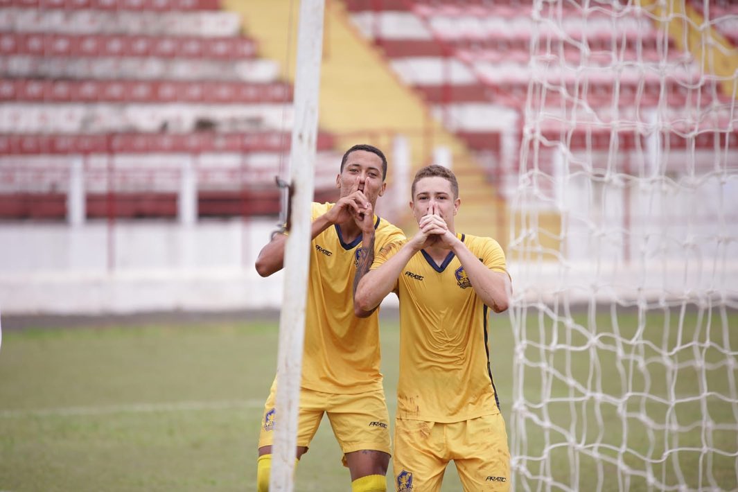 Retrô goleia e se classifica para segunda fase da Copinha