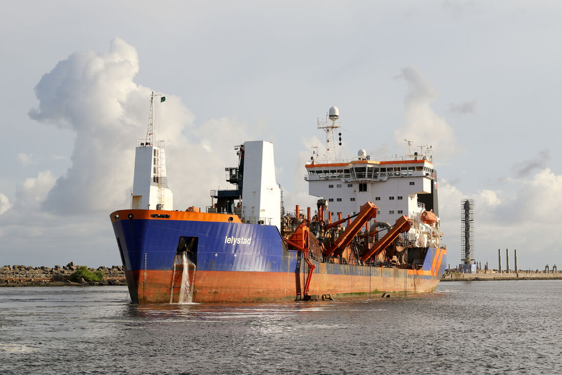 Obra de dragagem no Porto do Recife