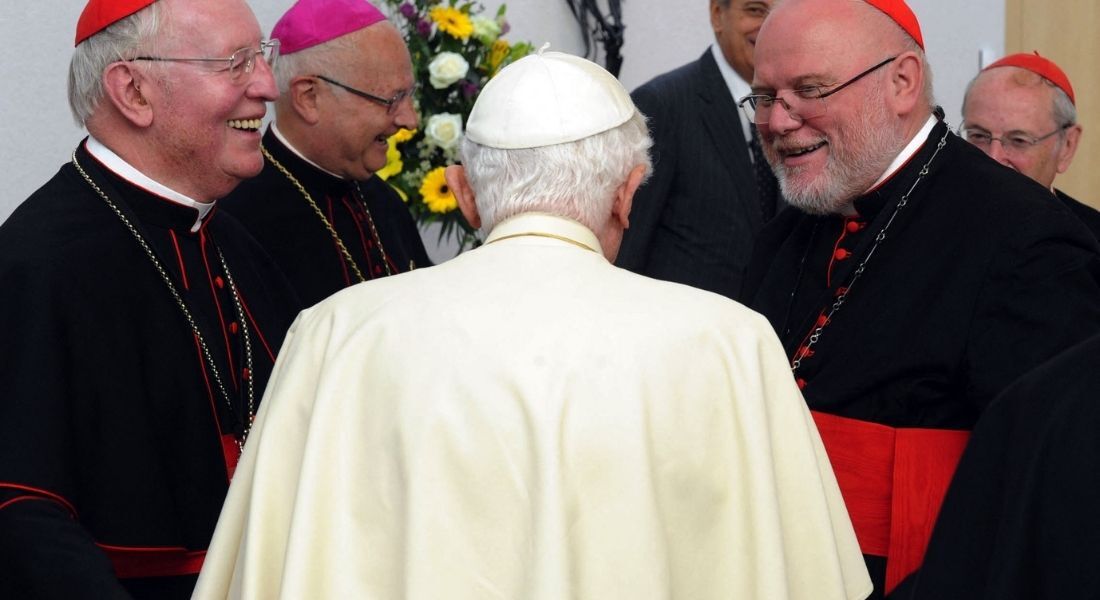 Papa emérito Bento XVI em conversa com cardinais na Alemanha