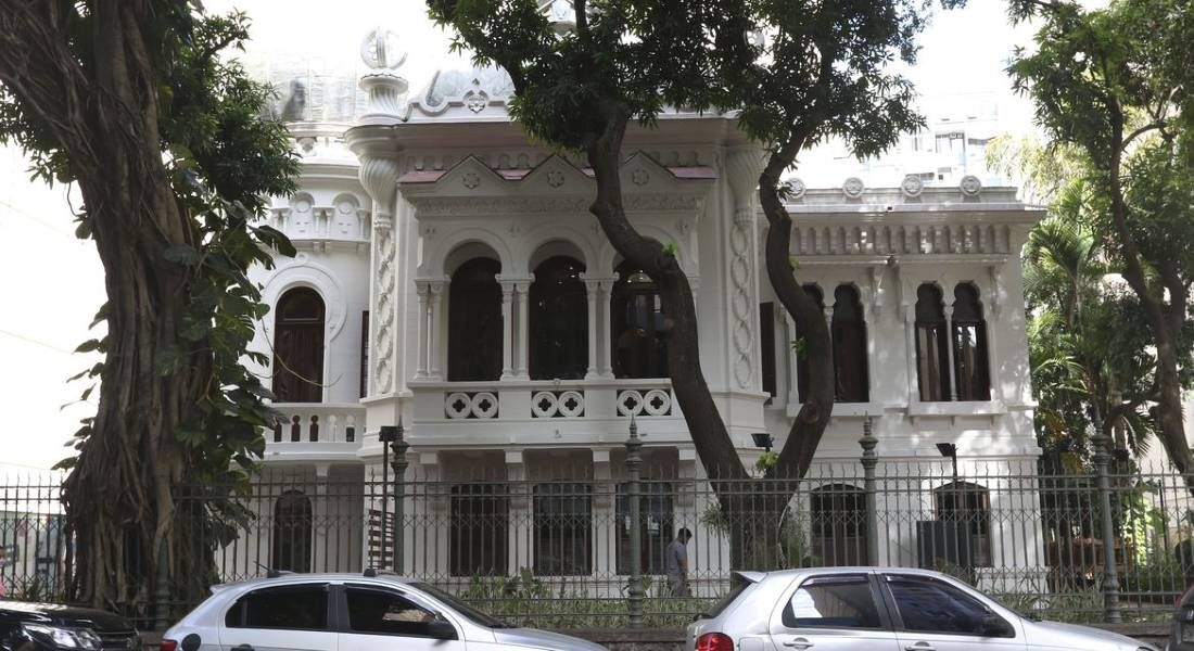 Construída em 1912, a mansão é tombada pelo Instituto Rio Patrimônio da Humanidade (IRPH)