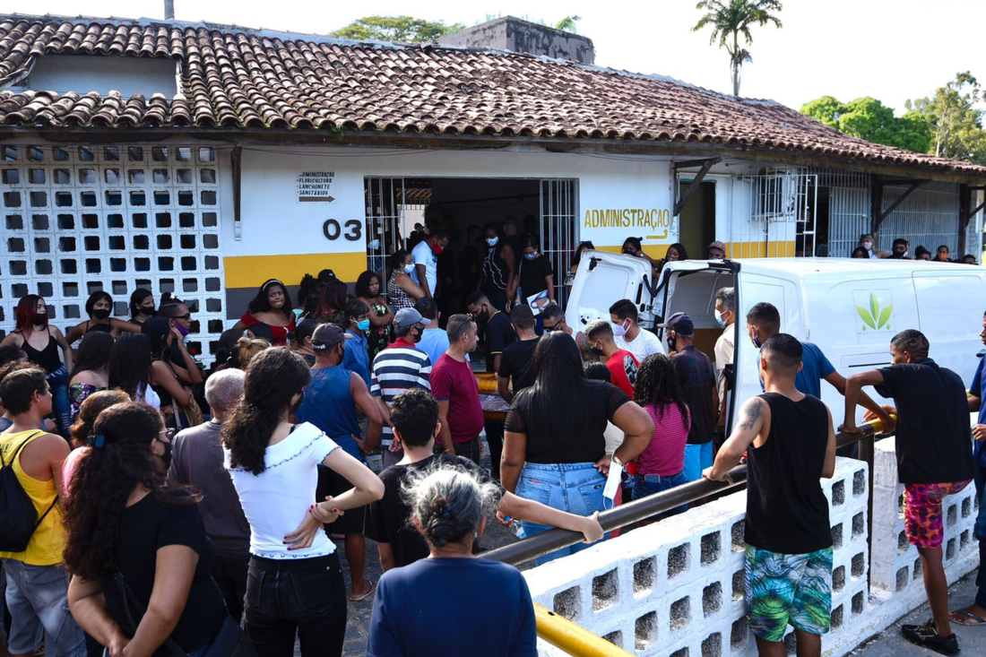 Velório da cantora Jamily Magalhães, no Cemitério Municipal de Paulista