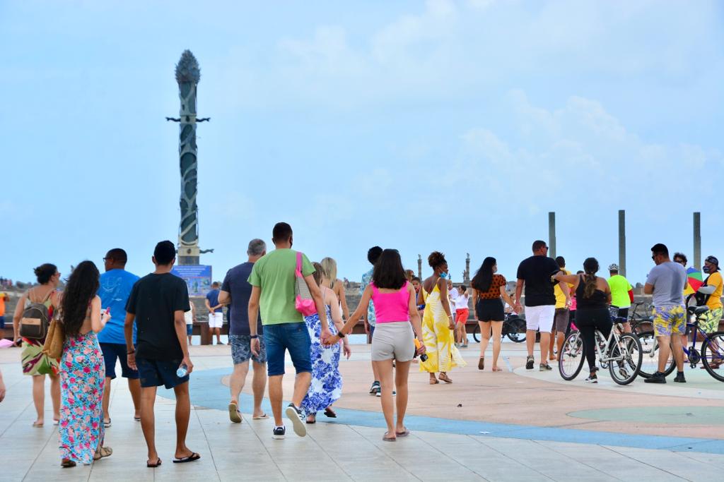 Movimentação intensa no Marco Zero, no Recife