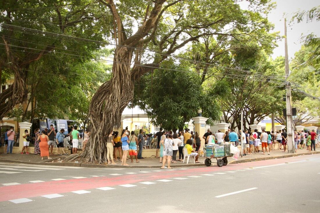 Centro de Testagem Covid-19, na Fusam, no bairro da Boa Vista, no início da tarde deste domingo