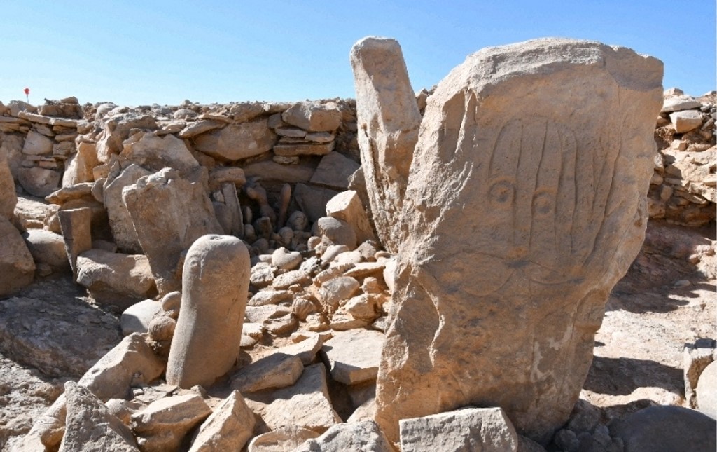 Antiguidades recém-descobertas ligadas a caçadores-coletores e que remontam à era neolítica (4500-9000 aC) na Badia jordaniana, sudeste do Reino