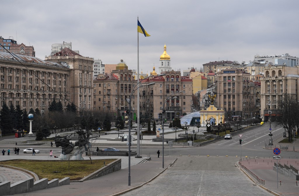 Centro de Kiev quase deserto