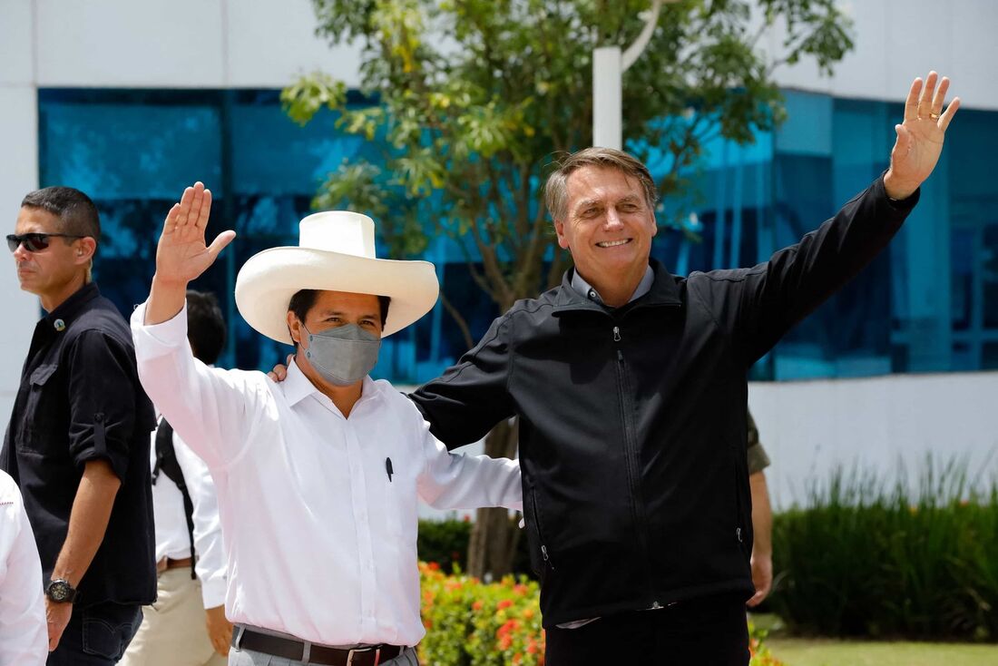 Presidente do Brasil Jair Bolsonaro (D) e do presidente do Peru Pedro