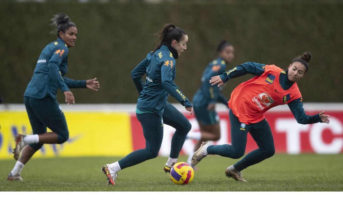 Seleção feminina de futebol