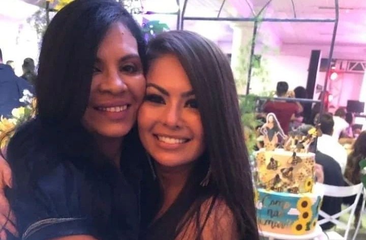 Josefa e sua filha, a cantora Paulinha Abelha