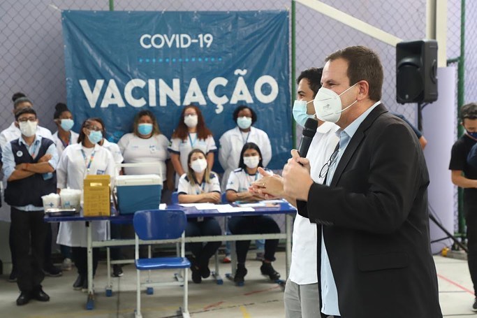 O prefeito Eduardo Paes fez um longo discurso em que reforçou a importância da vacinação das crianças contra a Covid-19 