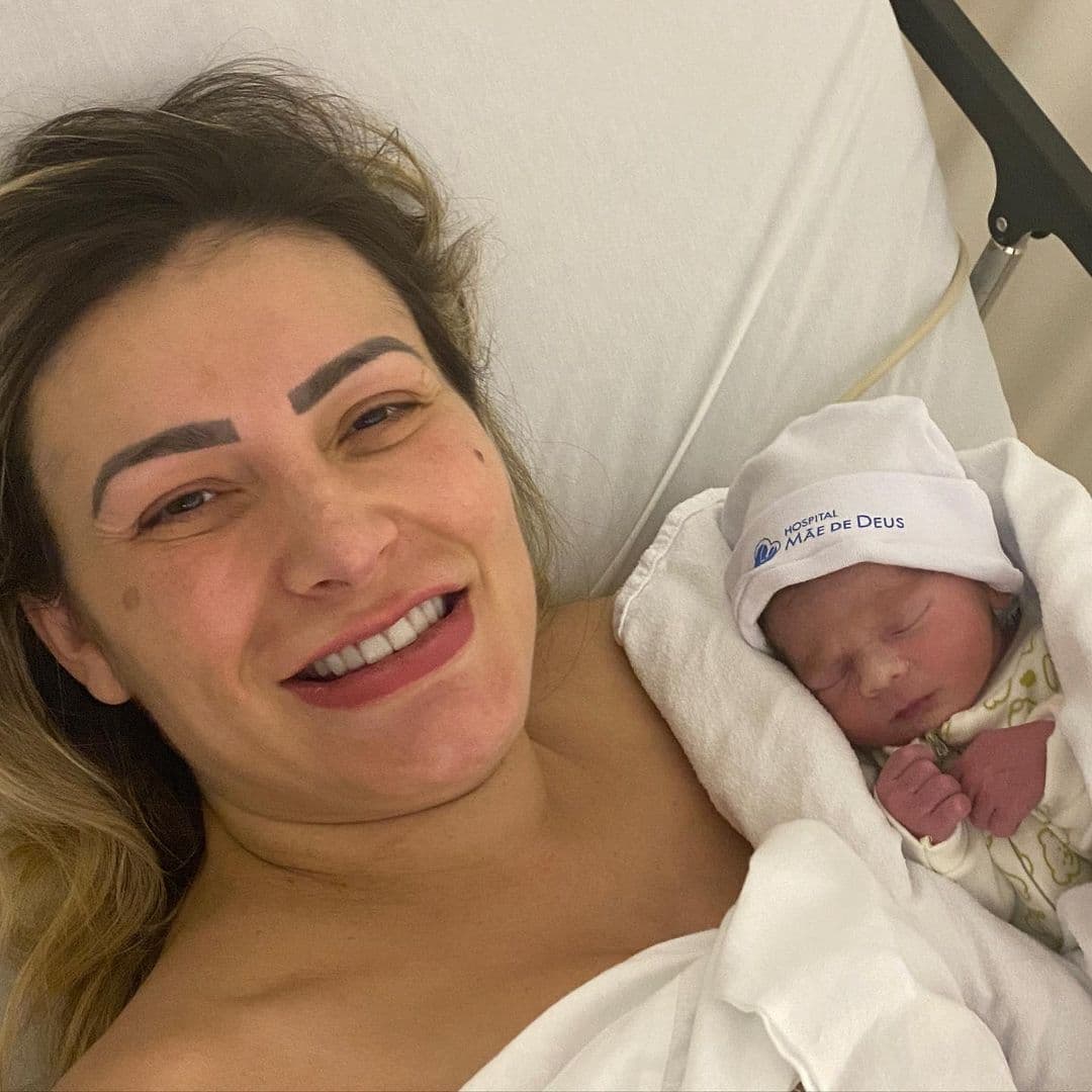 Andressa urach e o filho, Leon