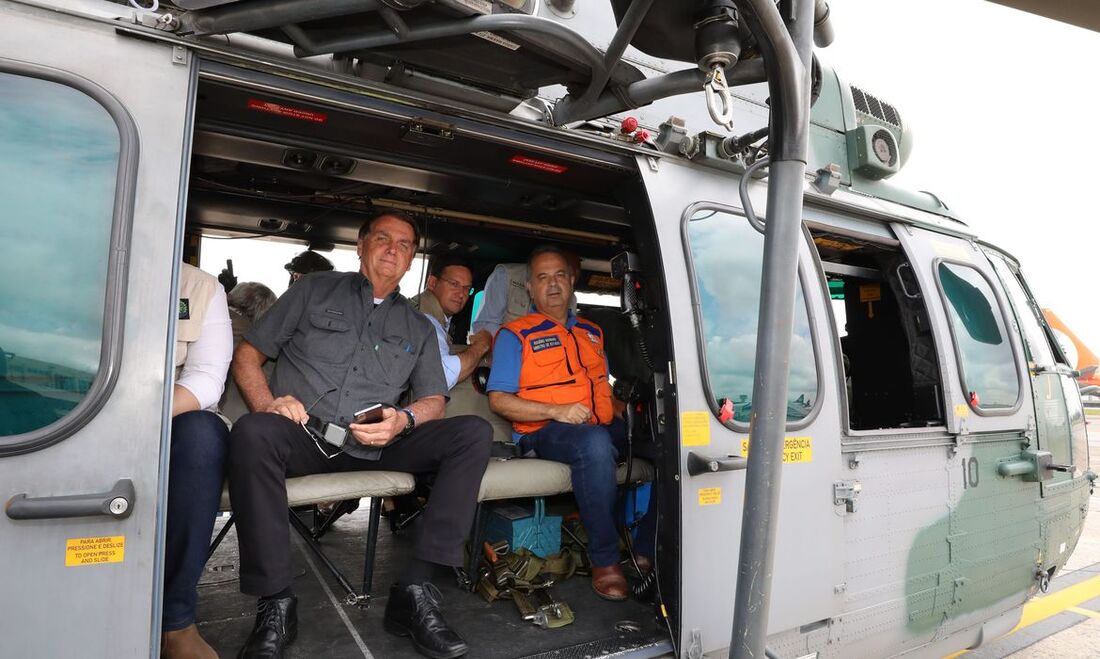 O presidente Bolsonaro sobrevoou nesta terça-feira (1ª) áreas afetadas pelas chuvas dos últimos dias na Grande São Paulo