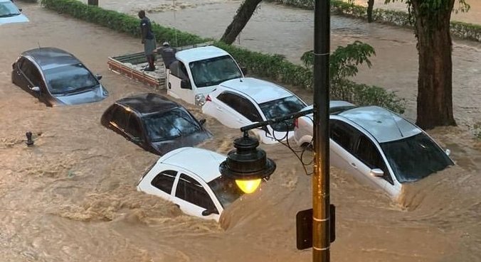 Temporal causou destruição em vários pontos de Petrópolis