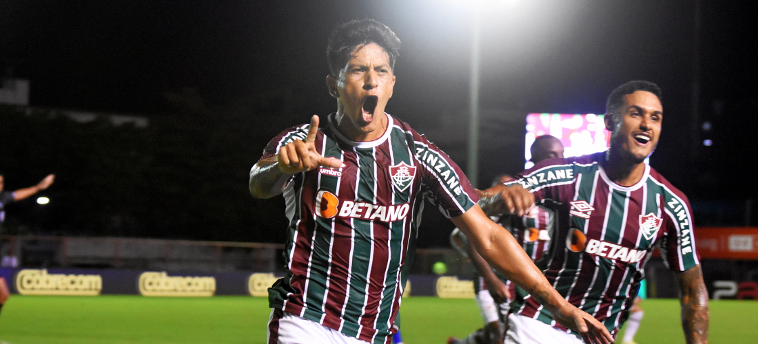 Cano comemorando gol com a camisa do Fluminense