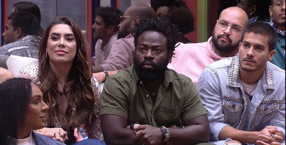 Naiara, Douglas e Arthur, durante anúncio da eliminação nesta terça-feira (8) no BBB22