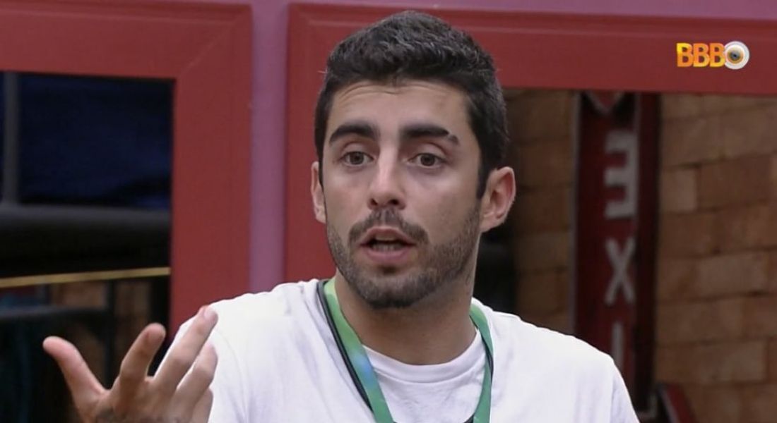 Pedro Scooby critica o jogo de Tiago Abravanel