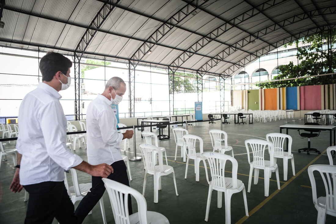 Centro de vacinação exclusivo para profissionais de educação do Recife