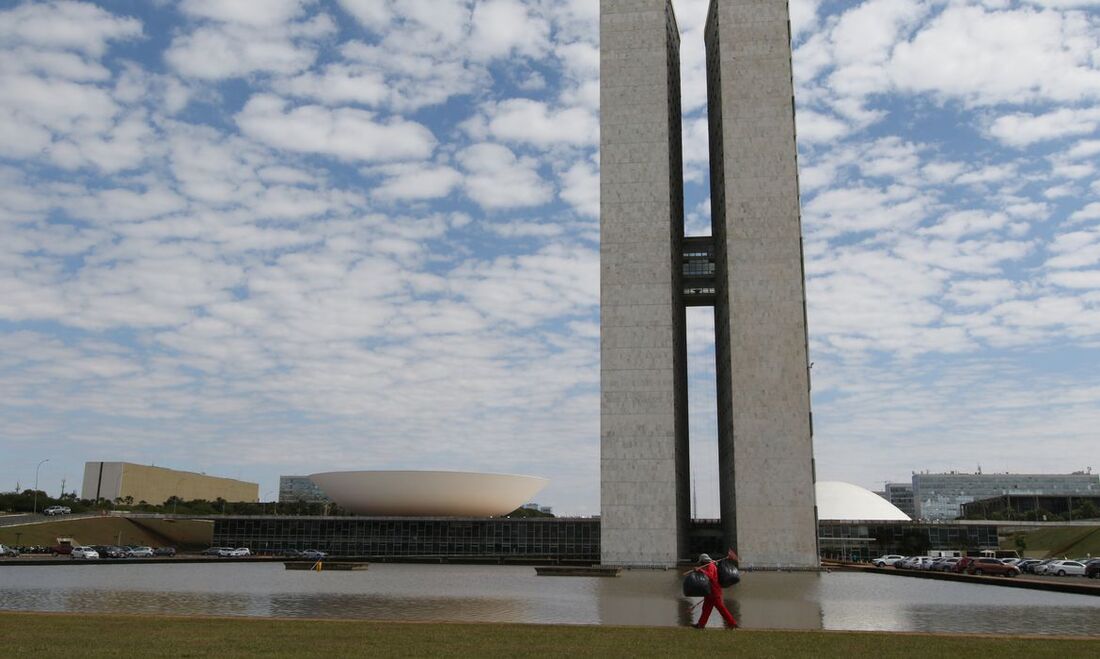 Congresso Nacional promulgou  a Emenda à Constituição n&ordm; 116, que concede isenção do IPTU a templos religiosos que funcionam em imóveis alugados