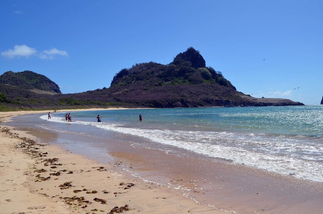 Praia do Sueste, em Fernando de Noronha