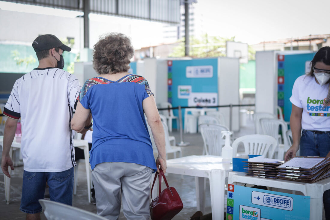 Testagem sem agendamento para idosos começa nesta terça-feira (8)