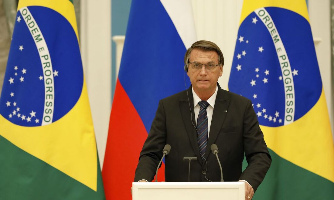 Presidente Jair Bolsonaro em entrevista concedida à jornalistas brasileiros em Moscou, nesta quarta-feira (16)