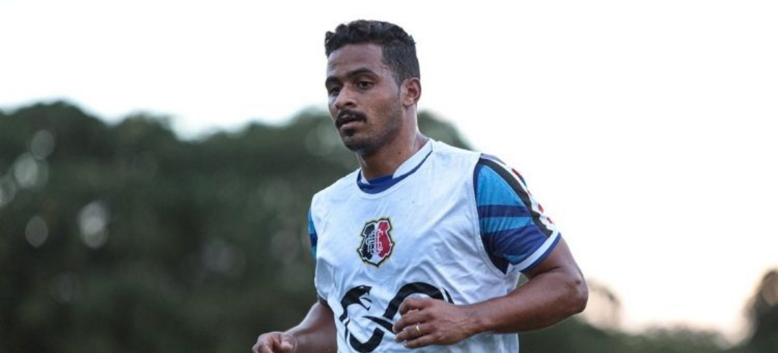 Meio-campo do Santa Cruz, Tarcísio marcou quatro gols em seis jogos pelo clube na temporada