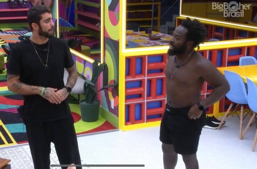 Scooby e Douglas, em conversa na cozinha do BBB22