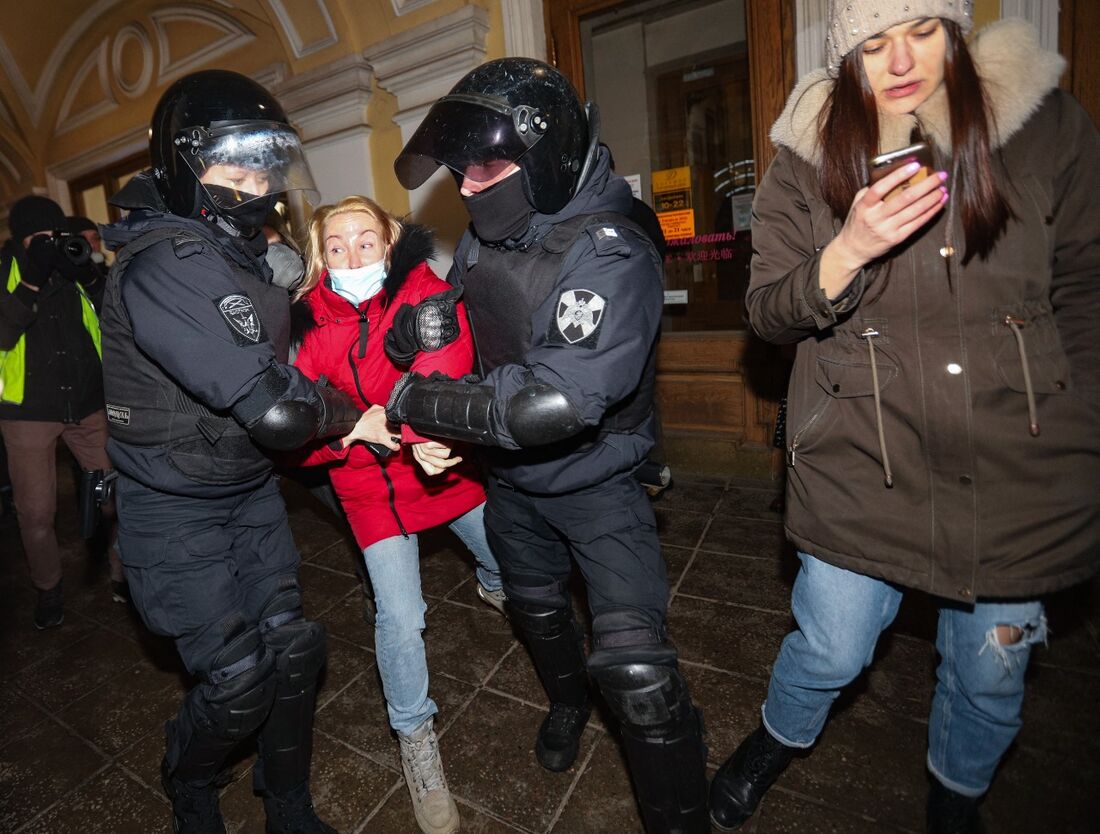 As autoridades russas ameaçaram nesta quinta-feira reprimir qualquer manifestação "não autorizada" relacionada à "situação tensa sobre política externa"