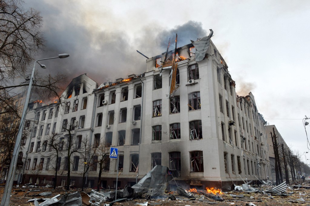 Edifício destruído em Kharkiv, na Ucrânia