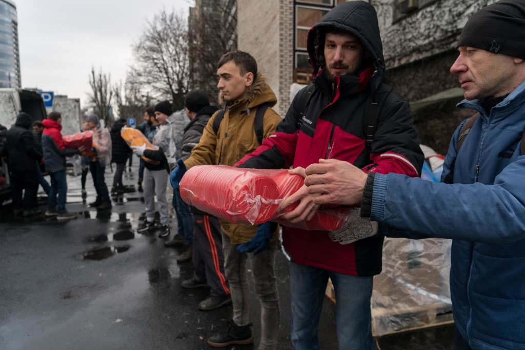 O corredores humanitários são criados para evacuar civis ou fornecer alimentos e ajuda médica para cidades sitiadas