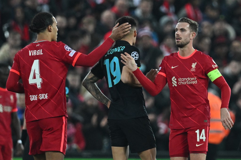 Van Dijk e Henderson comemoram a classificação do Liverpool