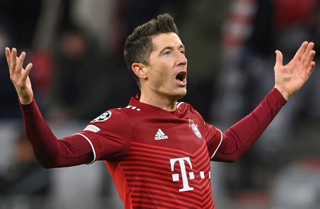 Lewandowski marcou três gols e assumiu a artilharia da Champions