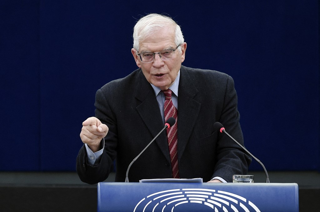 O chefe de política externa da União Europeia, Josep Borrell, discursa durante um debate sobre a segurança da Europa após a invasão russa da Ucrânia, durante uma sessão plenária no Parlamento Europeu em Estrasburgo, leste da França, em 9 de março de 2022