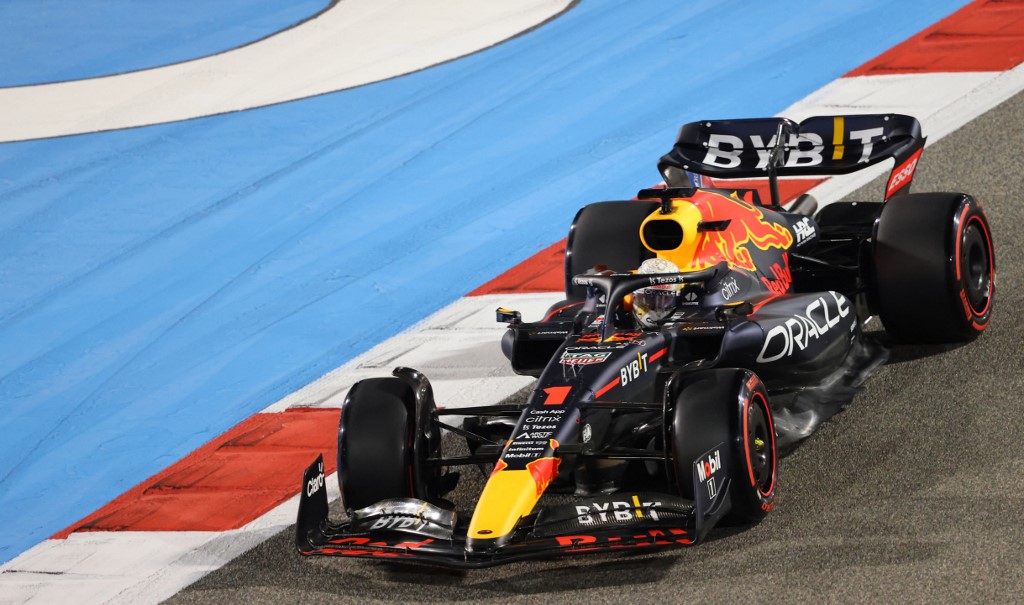 Verstappen durante treino desta sexta-feira (18), no Bahrein