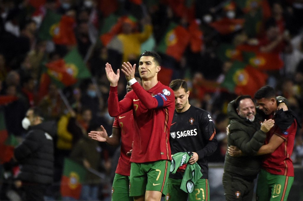 Cristiano Ronaldo comemora vitória de Portugal