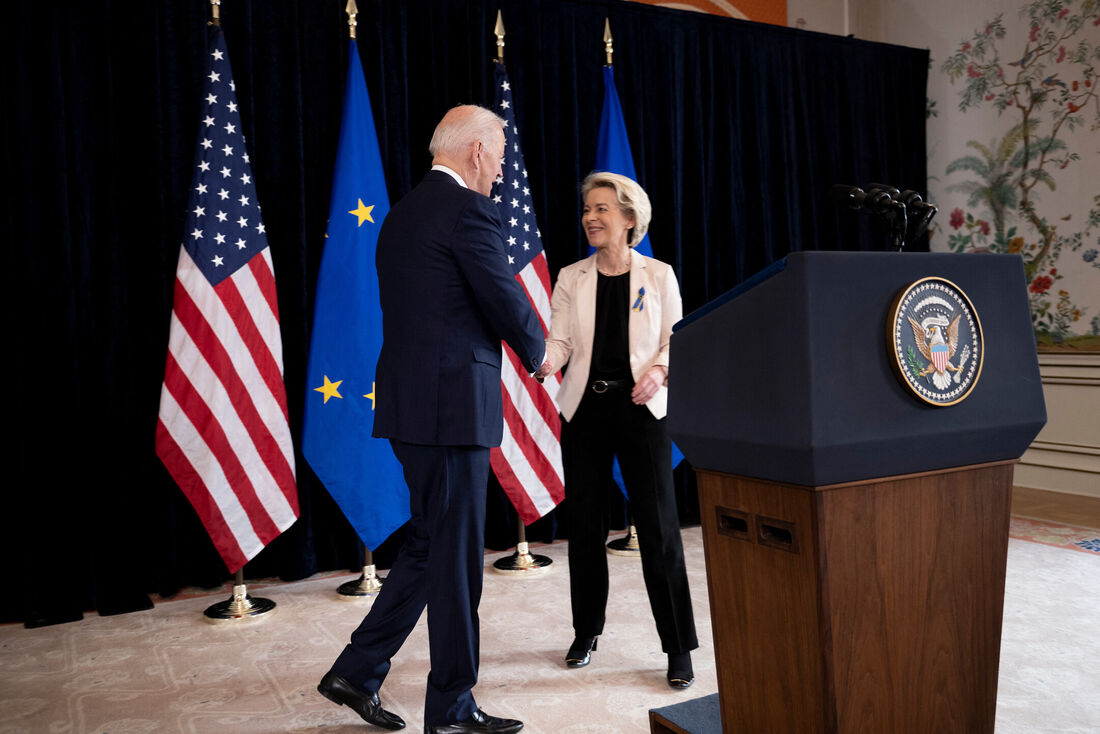 Presidente dos Estados Unidos, Joe Biden, e Ursula von der Leyen, presidente da Comissão Europeia em reunião em Bruxelas