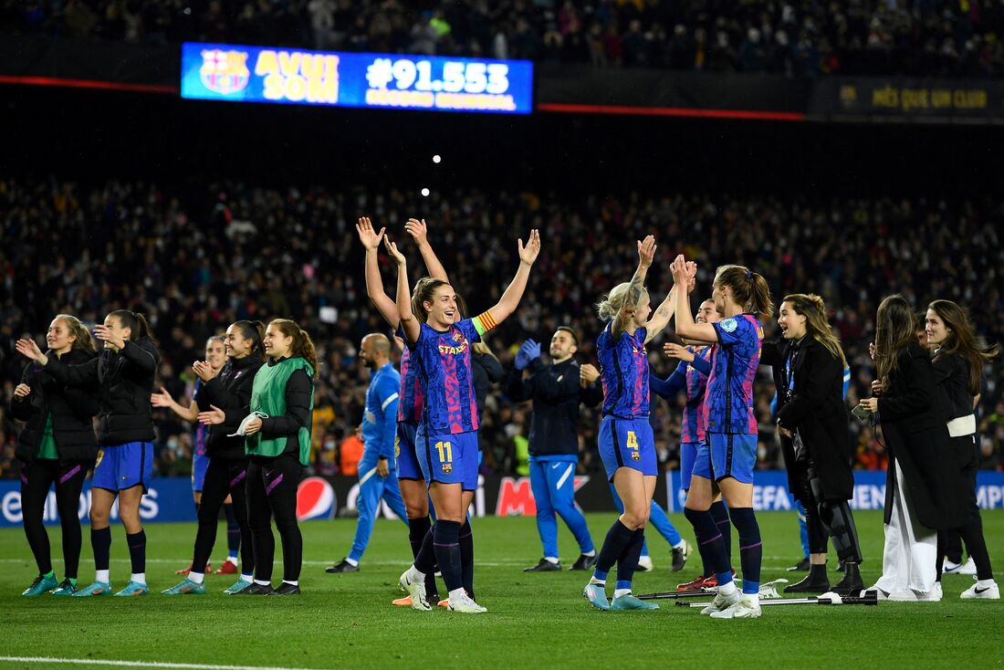 Futebol feminino bate recorde de público em jogo Barcelona x Real