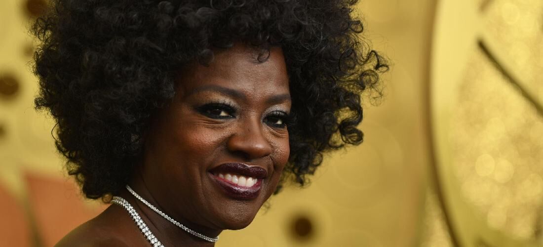 A Mulher Rei  Viola Davis chega ao Brasil e divulga fotos