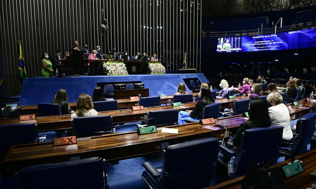 Sessão Solene em homenagem ao Dia Internacional da Mulher, no Congresso